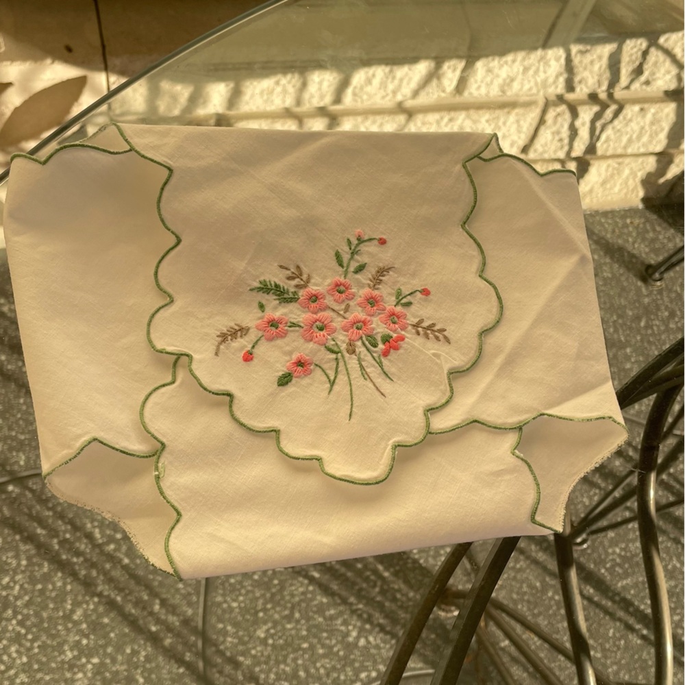 Antique bread basket linen liner dinner roll embroidered scalloped flowers